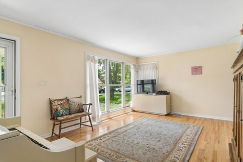 Tiny photo for 2102 George Street, Rolling Meadows, IL 60008 (MLS # 12699359)