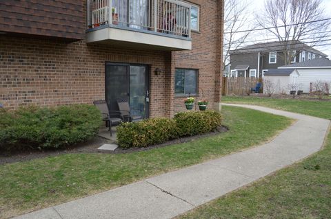 Tiny photo for 611 W Central Road #A4, Mount Prospect, IL 60056 (MLS # 12604680)