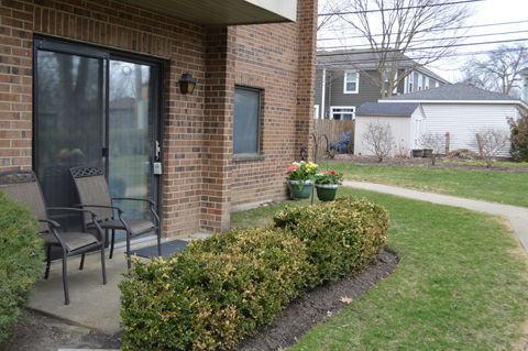 Tiny photo for 611 W Central Road #A4, Mount Prospect, IL 60056 (MLS # 12604680)