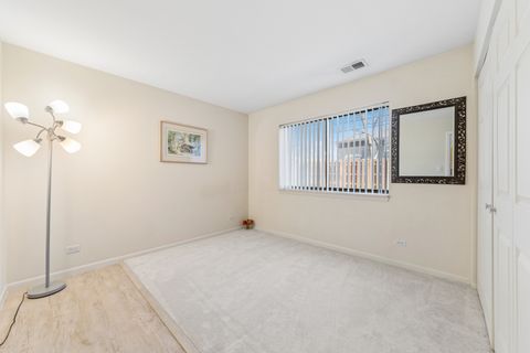 Tiny photo for 611 W Central Road #A4, Mount Prospect, IL 60056 (MLS # 12604680)