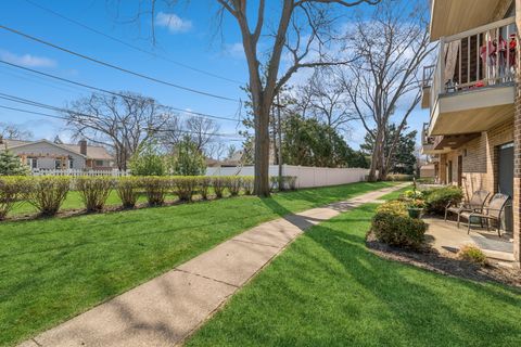 Tiny photo for 611 W Central Road #A4, Mount Prospect, IL 60056 (MLS # 12604680)