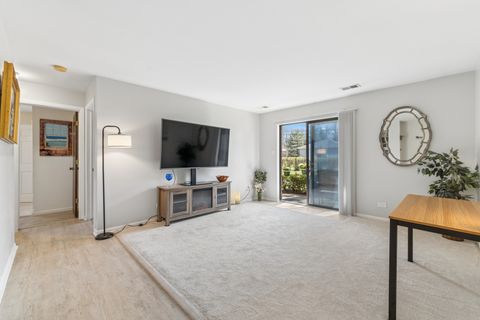 Tiny photo for 611 W Central Road #A4, Mount Prospect, IL 60056 (MLS # 12604680)