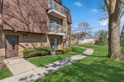 Tiny photo for 611 W Central Road #A4, Mount Prospect, IL 60056 (MLS # 12604680)