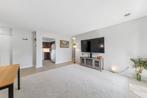 Tiny photo for 611 W Central Road #A4, Mount Prospect, IL 60056 (MLS # 12604680)