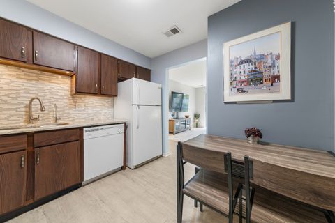 Tiny photo for 611 W Central Road #A4, Mount Prospect, IL 60056 (MLS # 12604680)