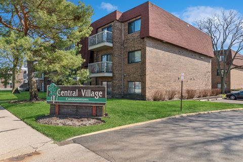 Photo of 611 W Central Road #A4, Mount Prospect, IL 60056 (MLS # 12604680)