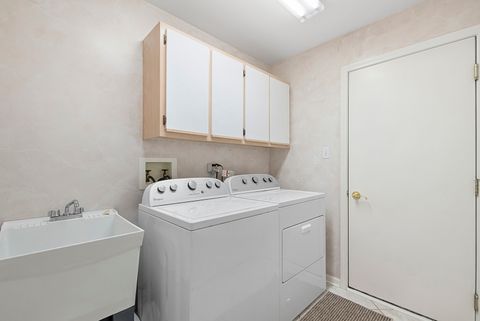 Tiny photo for 18332 Pond View Court, Tinley Park, IL 60477 (MLS # 12517453)