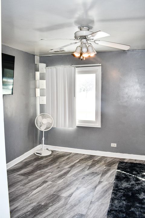 Tiny photo for 945 Commonwealth Court #4, Vernon Hills, IL 60061 (MLS # 12603980)