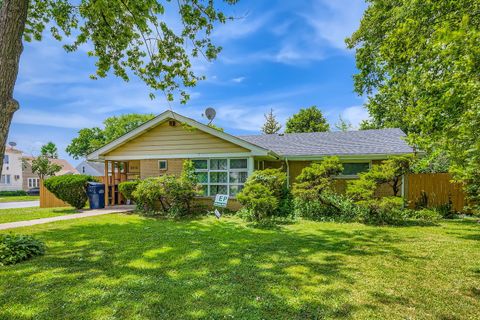 Photo of 8856 S Washtenaw Avenue, Evergreen Park, IL 60805 (MLS # 12603730)