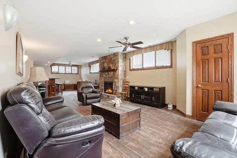 Tiny photo for 5733 W 97th Street, Oak Lawn, IL 60453 (MLS # 12689609)
