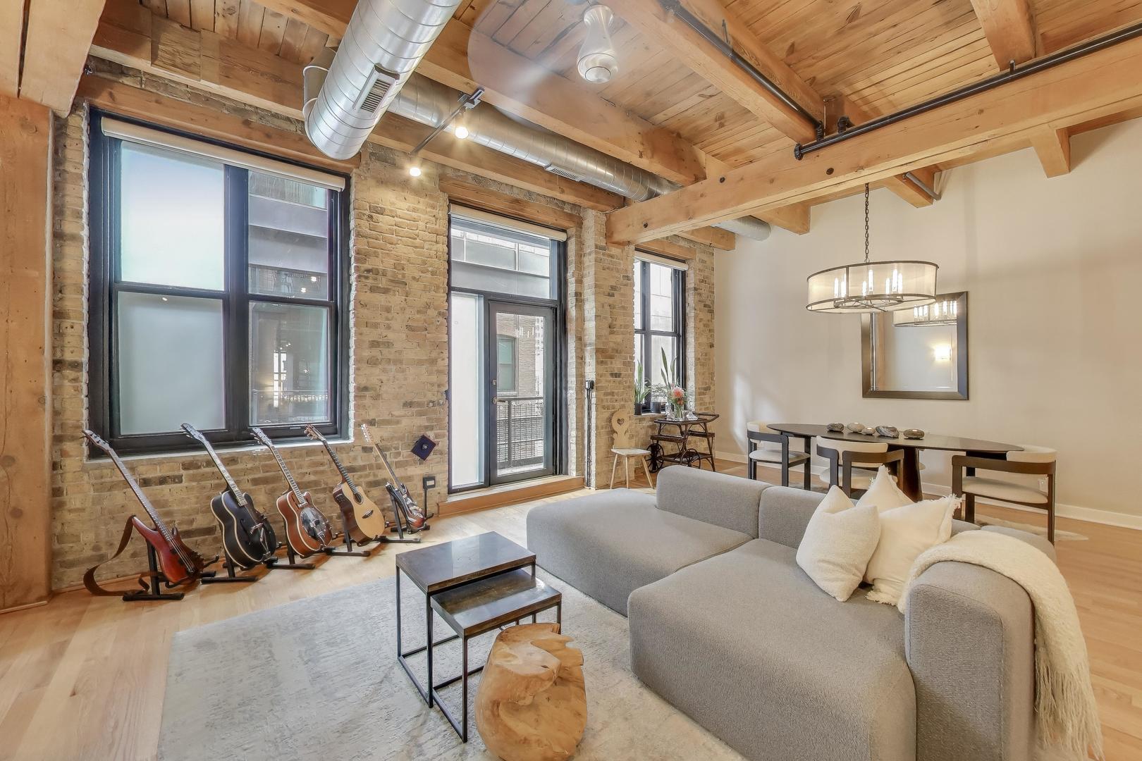 154 W Hubbard Street 304