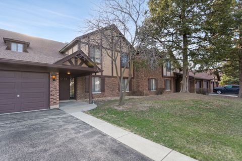 Photo of 1756 Plymouth Court #B, Wheaton, IL 60189 (MLS # 12600564)