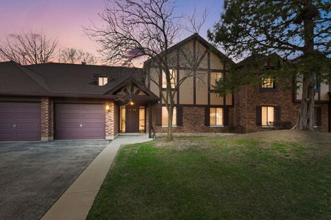 Tiny photo for 1756 Plymouth Court #B, Wheaton, IL 60189 (MLS # 12600564)