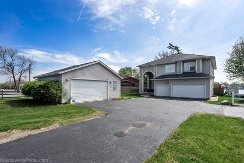 Photo of 1907 E Grand Avenue, Lindenhurst, IL 60046 (MLS # 12634962)