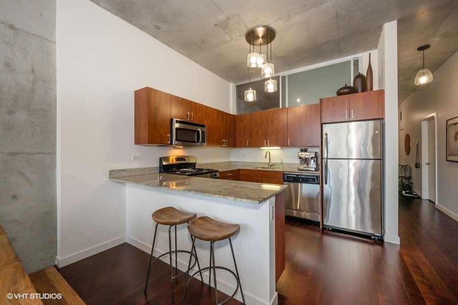 235 W VAN BUREN Street 3716