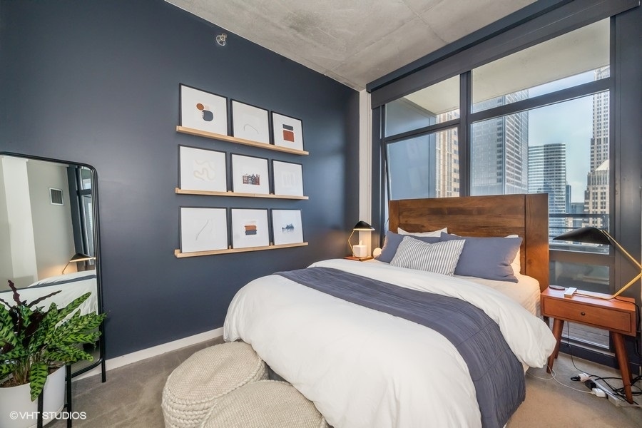235 W VAN BUREN Street 3716