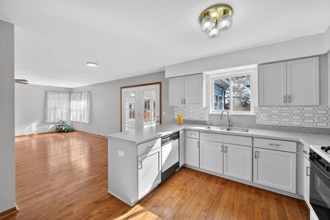 Tiny photo for 215 Alexandra Court, North Aurora, IL 60542 (MLS # 12547651)