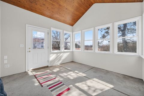 Tiny photo for 215 Alexandra Court, North Aurora, IL 60542 (MLS # 12547651)