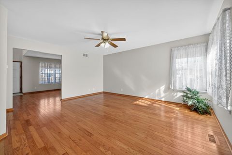 Tiny photo for 215 Alexandra Court, North Aurora, IL 60542 (MLS # 12547651)