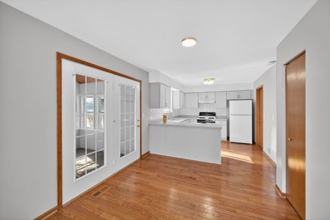 Tiny photo for 215 Alexandra Court, North Aurora, IL 60542 (MLS # 12547651)