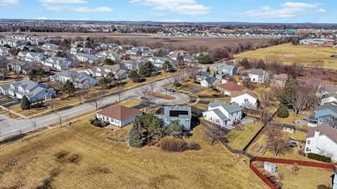 Tiny photo for 215 Alexandra Court, North Aurora, IL 60542 (MLS # 12547651)