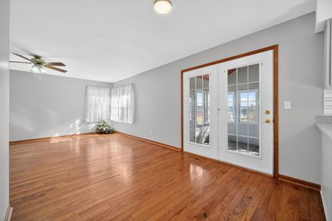 Tiny photo for 215 Alexandra Court, North Aurora, IL 60542 (MLS # 12547651)