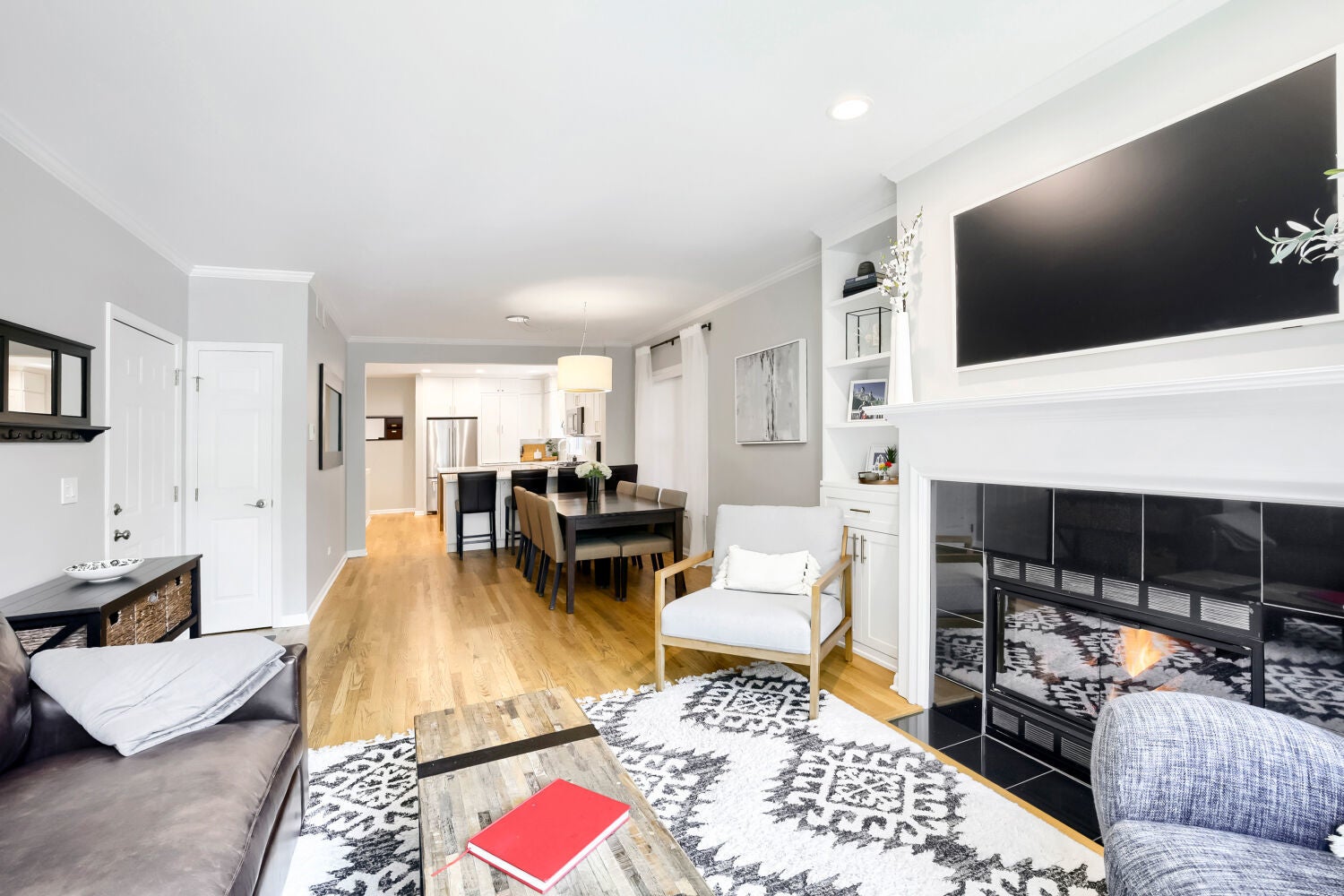 932 W George Street 1