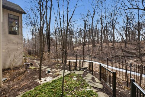 Tiny photo for 26 Chippiannock Place, Rock Island, IL 61201 (MLS # 100000676)