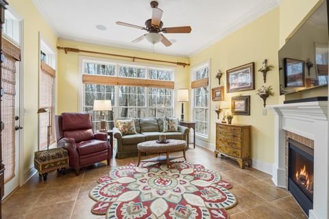 Tiny photo for 26 Chippiannock Place, Rock Island, IL 61201 (MLS # 100000676)