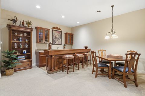 Tiny photo for 26 Chippiannock Place, Rock Island, IL 61201 (MLS # 100000676)