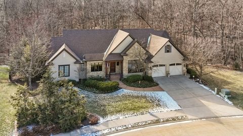 Tiny photo for 26 Chippiannock Place, Rock Island, IL 61201 (MLS # 100000676)