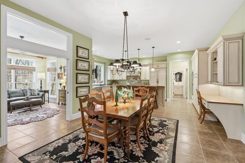 Tiny photo for 26 Chippiannock Place, Rock Island, IL 61201 (MLS # 100000676)