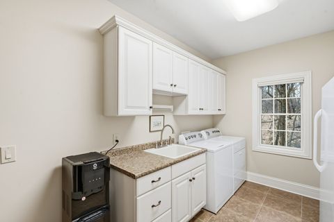 Tiny photo for 26 Chippiannock Place, Rock Island, IL 61201 (MLS # 100000676)