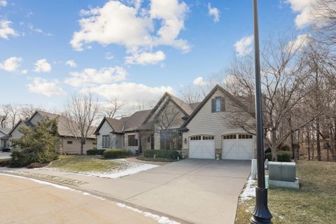 Tiny photo for 26 Chippiannock Place, Rock Island, IL 61201 (MLS # 100000676)