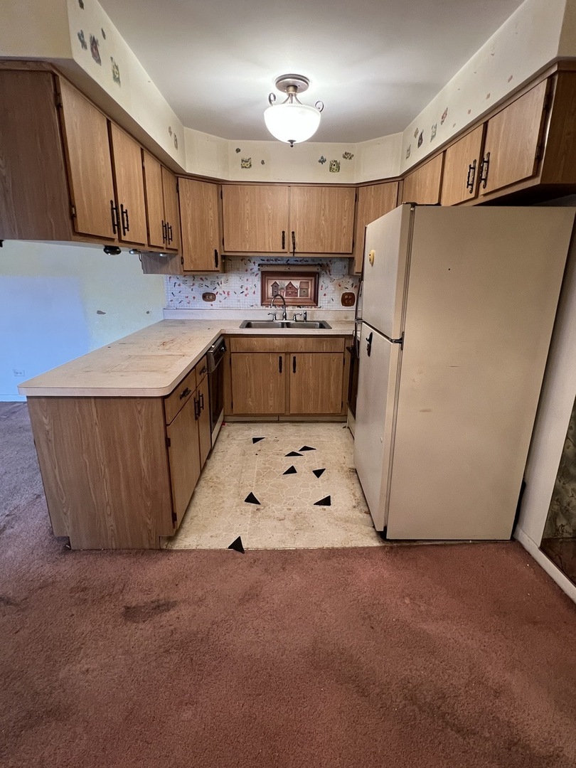 8210 Elmwood Avenue 403