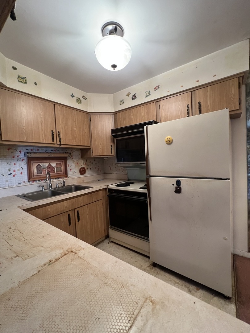 8210 Elmwood Avenue 403