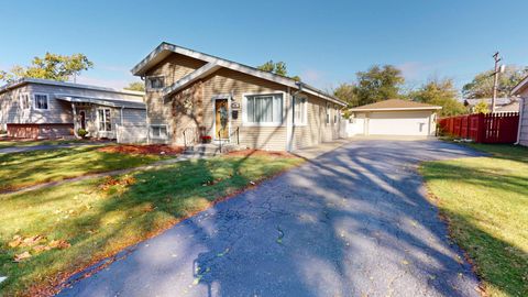 Photo of 700 W Pleasant Avenue, Villa Park, IL 60181 (MLS # 12449595)