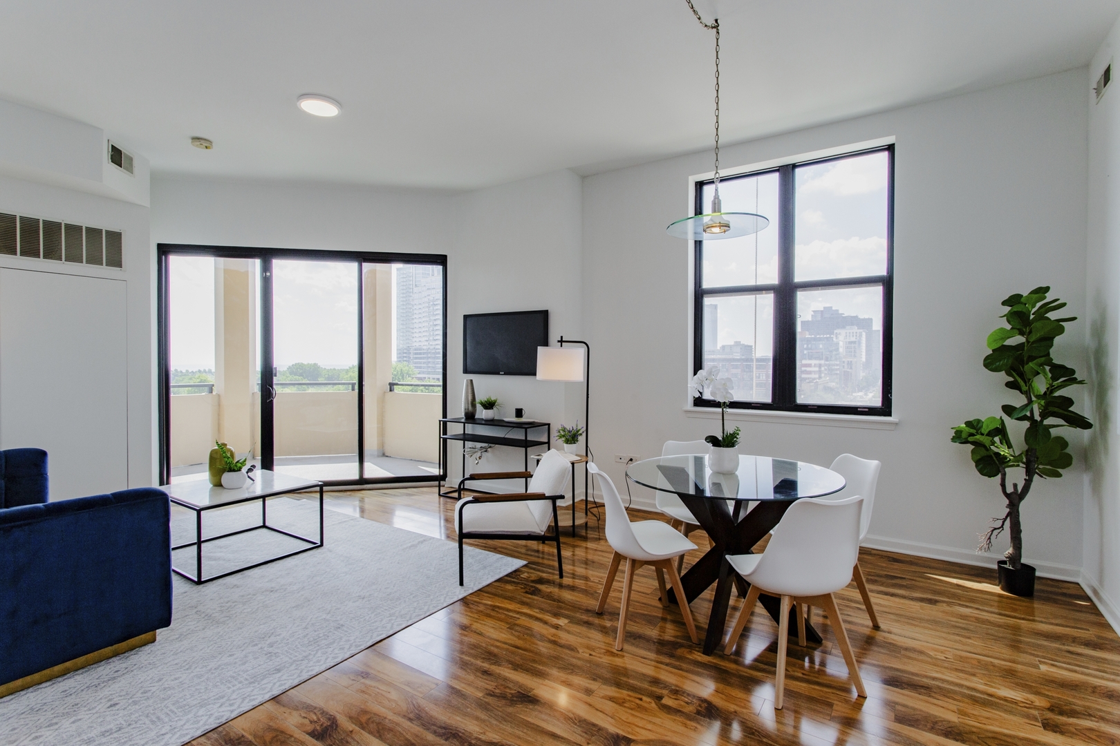 1464 S Michigan Avenue 704