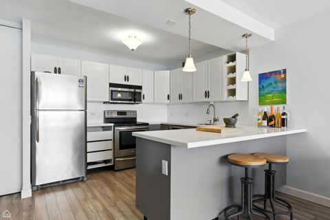 Tiny photo for 5415 N Sheridan Road #3402, Chicago, IL 60640 (MLS # 12407082)