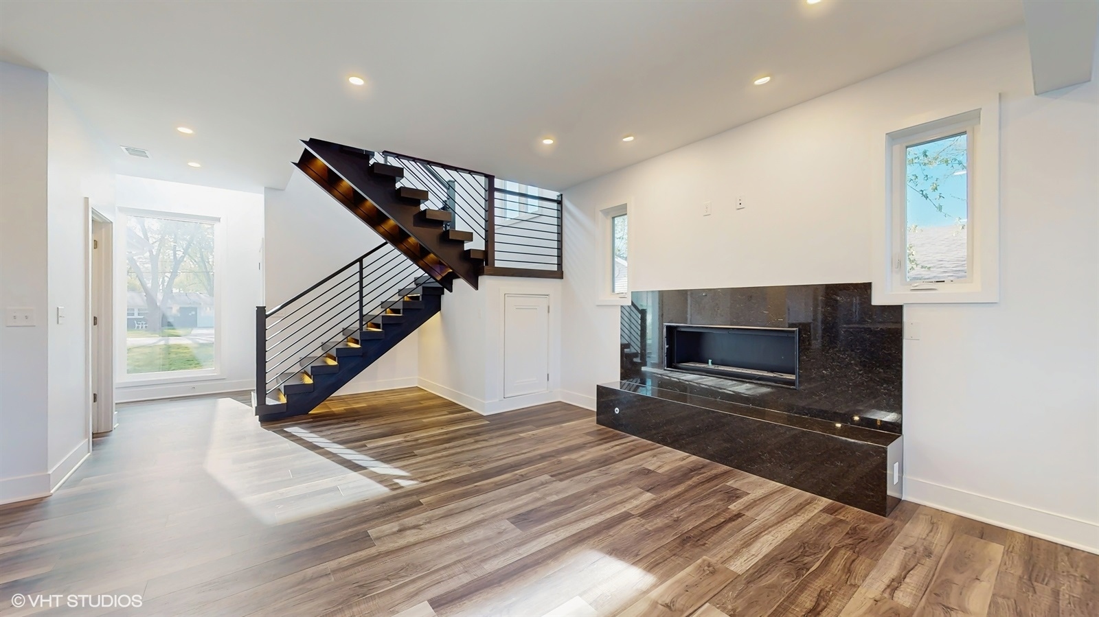 2713 N Villa Lane