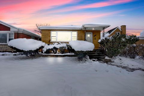 Photo of 5265 W Devon Avenue, Chicago, IL 60646 (MLS # 12521063)