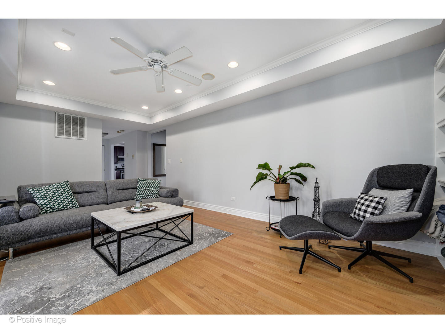 6331 N Glenwood Avenue 2