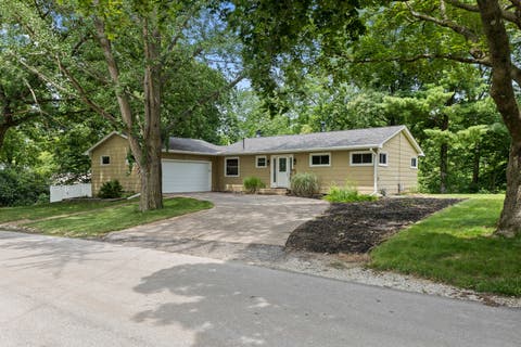 Photo of 113 31ST Avenue, Moline, IL 61265 (MLS # 12697876)