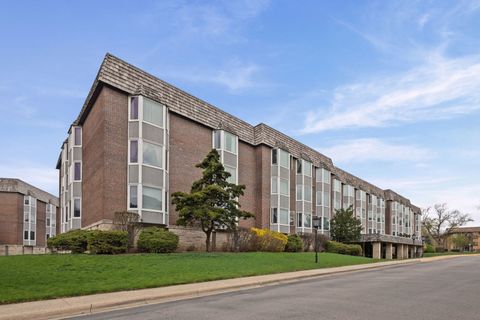 Photo of 400 Ascot Drive #2L, Park Ridge, IL 60068 (MLS # 12625141)