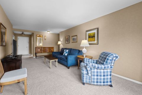 Tiny photo for 400 Ascot Drive #2L, Park Ridge, IL 60068 (MLS # 12625141)