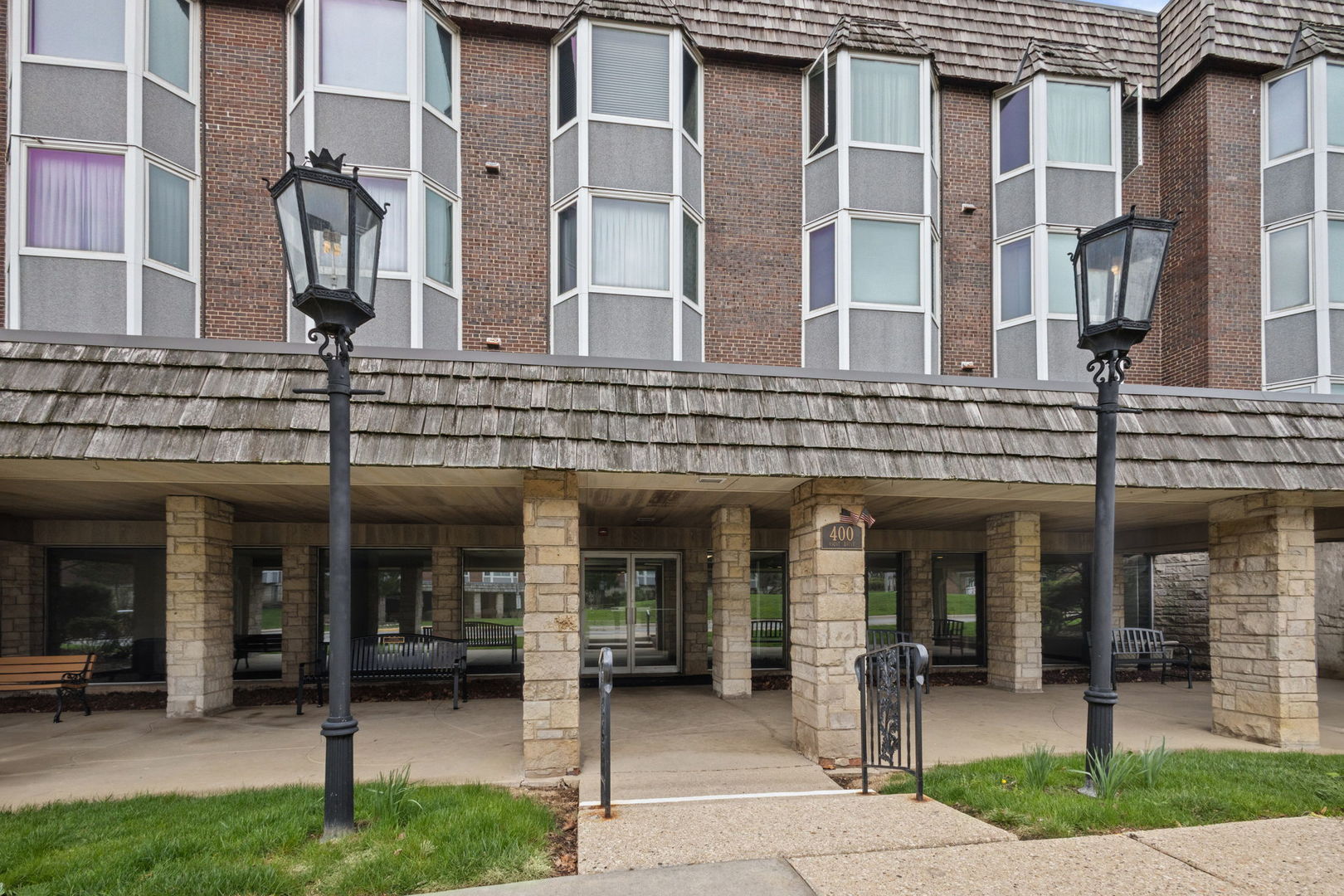 400 Ascot Drive 2L