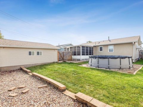 Tiny photo for 1724 W 69th St Street, Davenport, IA 52806 (MLS # 100000319)