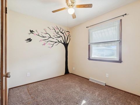 Tiny photo for 1724 W 69th St Street, Davenport, IA 52806 (MLS # 100000319)