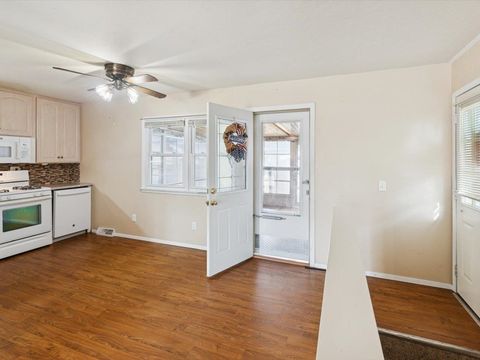 Tiny photo for 1724 W 69th St Street, Davenport, IA 52806 (MLS # 100000319)