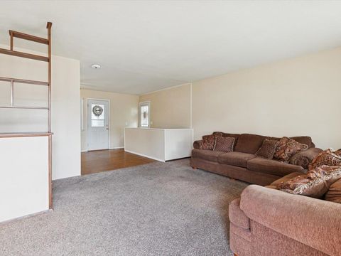 Tiny photo for 1724 W 69th St Street, Davenport, IA 52806 (MLS # 100000319)